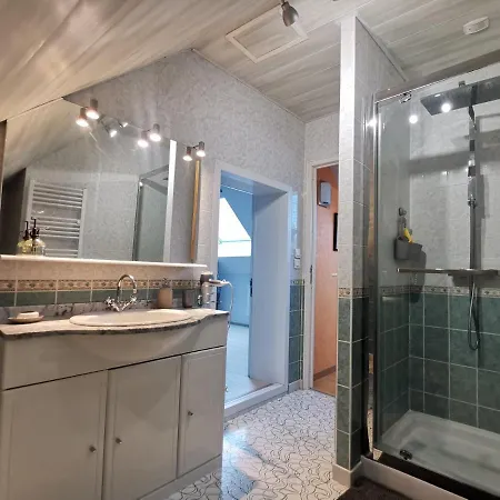 Les Arches. * Méneslies